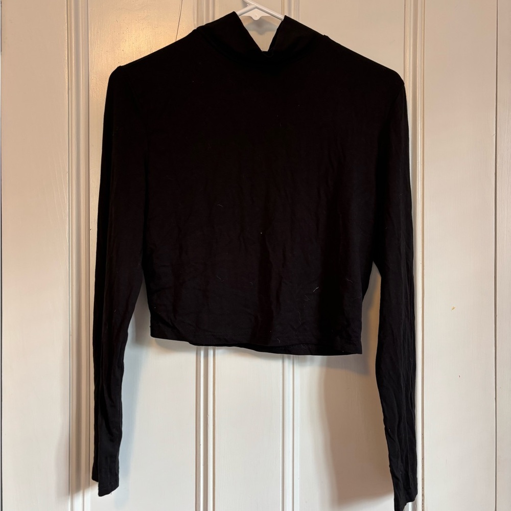 Black Turtle Neck Long-Sleeve Cropped Top - Women's